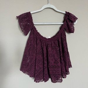 Free People off the shoulder top. Worn but good condition. Color: maroon. Size:S